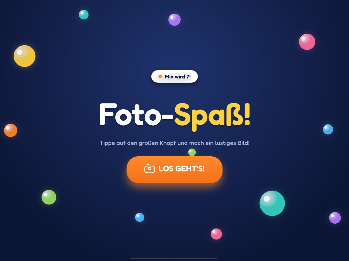 Ruhebildschirm im Design „Geburtstag“: „Foto-Spaß!“ mit Event-Name und großem „Los geht’s!“-Knopf